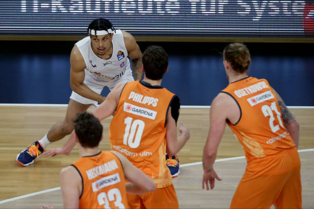 将更多传球 将更多传球