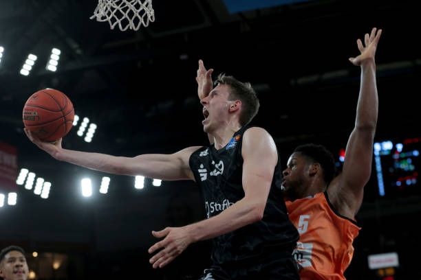 国足主力被 国足主力被