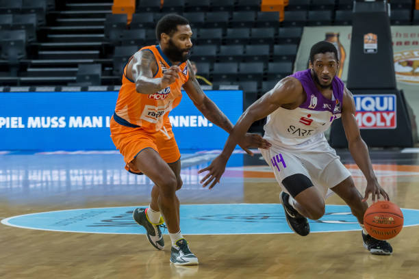 中锋以个人 中锋以个人